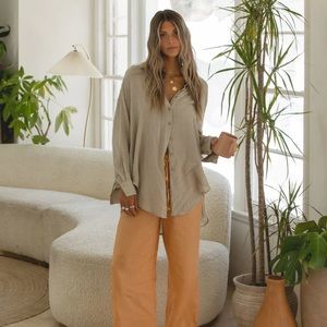 NWOT Solai The Label Poolside Overside Button Top Beige M